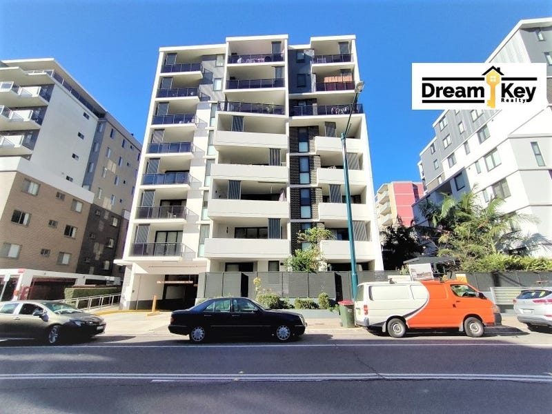 Modern 2 bedroom unit with built In