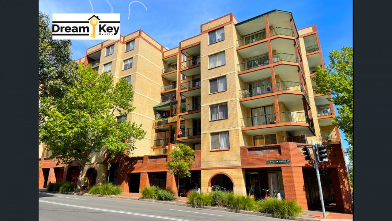 Astonishing Apartment with Spectacular Views in Highly sought after Ultimo